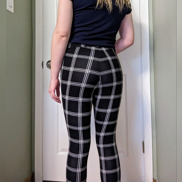 Old Navy Extra High-Waisted Stevie Plaid Black & White Skinny Ankle Pants - Picture 5 of 8